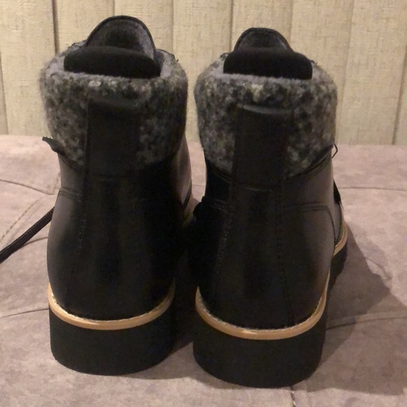 NWT Cole Haan waterproof boots size 7.5B - Picture 9 of 9